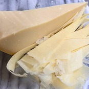 パルミジャーノ・レッジャーノ DOP 24ヶ月熟成 グラスフェッド シェーブチーズ 1kg 業務用 Grass-Fed Parmigiano Reggiano DOP 24-Month Aged Shaved Cheese 1kg | For Professional Use