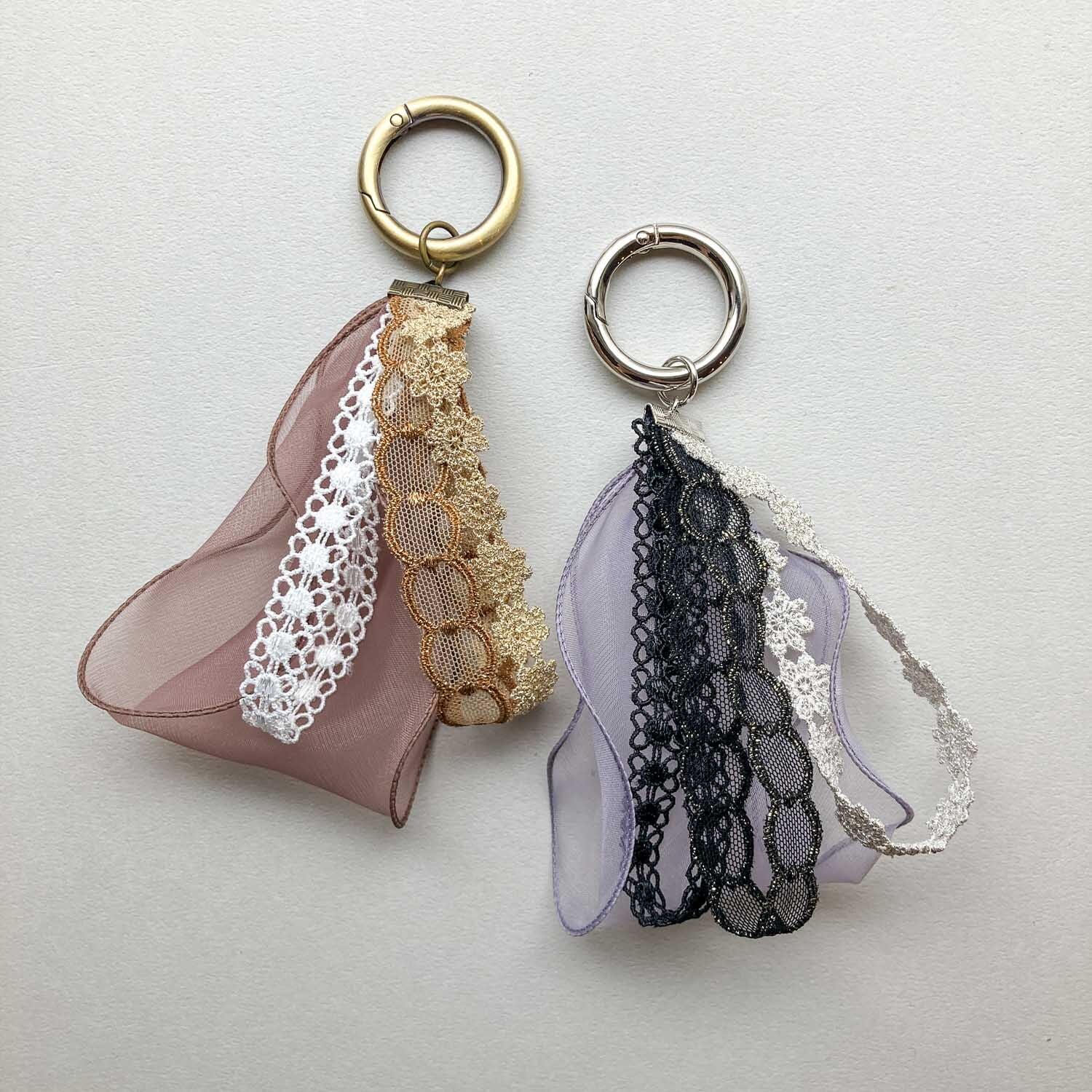 レースとうねうねオーガンジーリボンのバッグチャーム | Dua