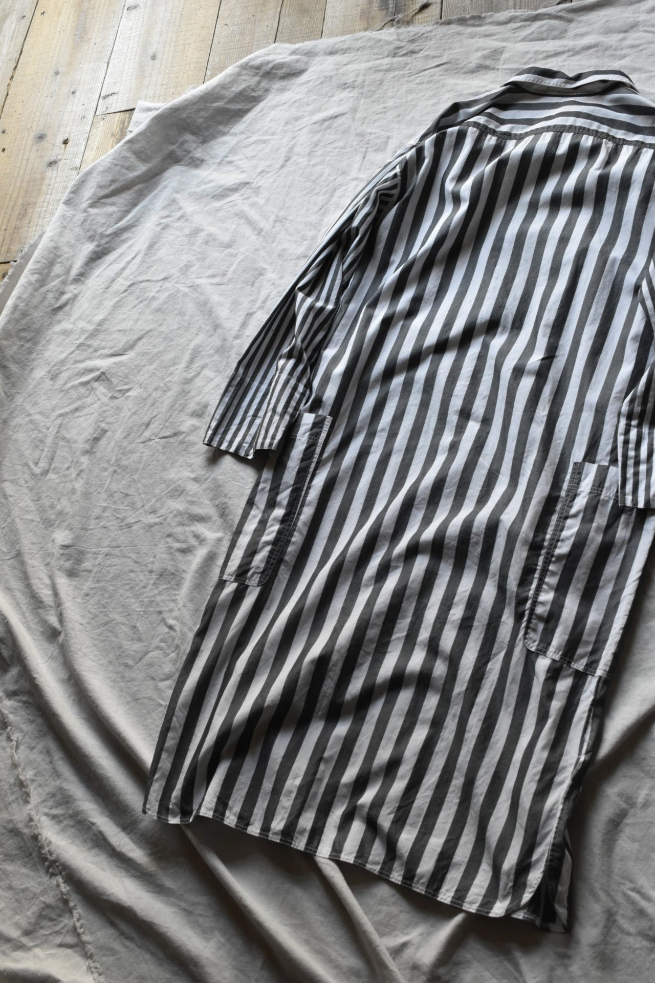 Monotone border shirt one-piece