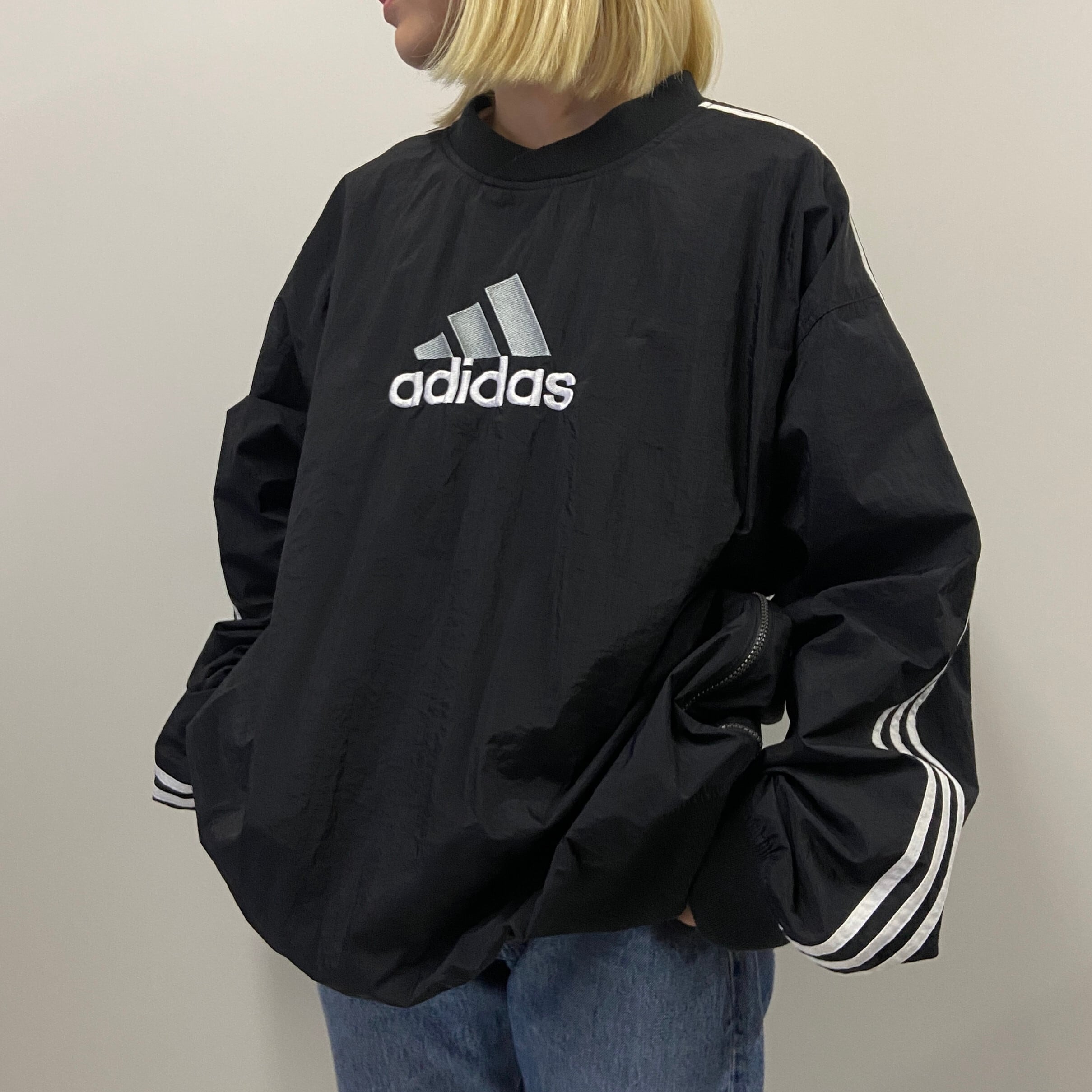 ビッグサイズ 90年代 adidas アディダス Vネック パフォーマンス ロゴ刺? プルオーバー ウォームアップジャケット メンズXL相当 古着  90s ヴィンテージ ビンテージ ブラック 黒 袖ライン【ナイロンジャケット】【autumn22】 | cave 古着屋【公式】古着通販サイト