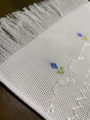 ウクライナ伝統手刺繍祭具タオル「ルシニク」