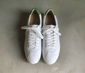 【ホワイト×グリーン】クラシックなデザインと本革の上質感！EMAのスニーカー