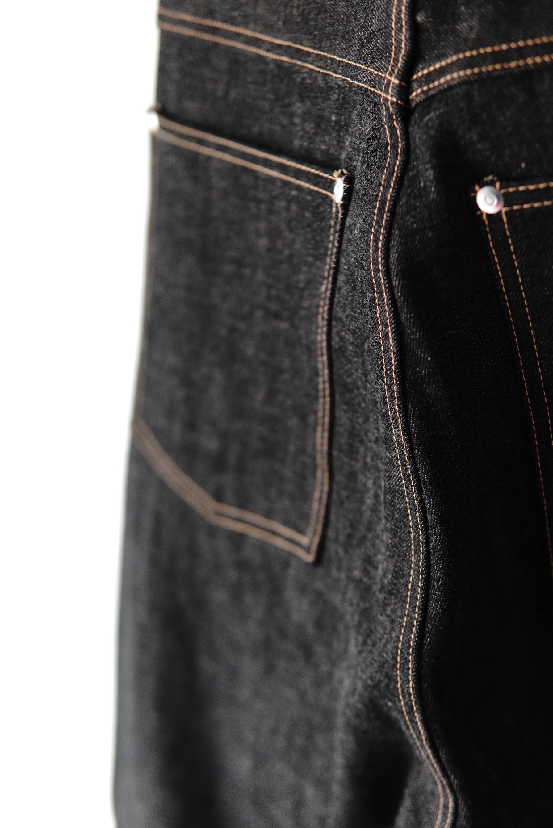 daisuke tanabe / coffee black denim trousers rigid | POETRY