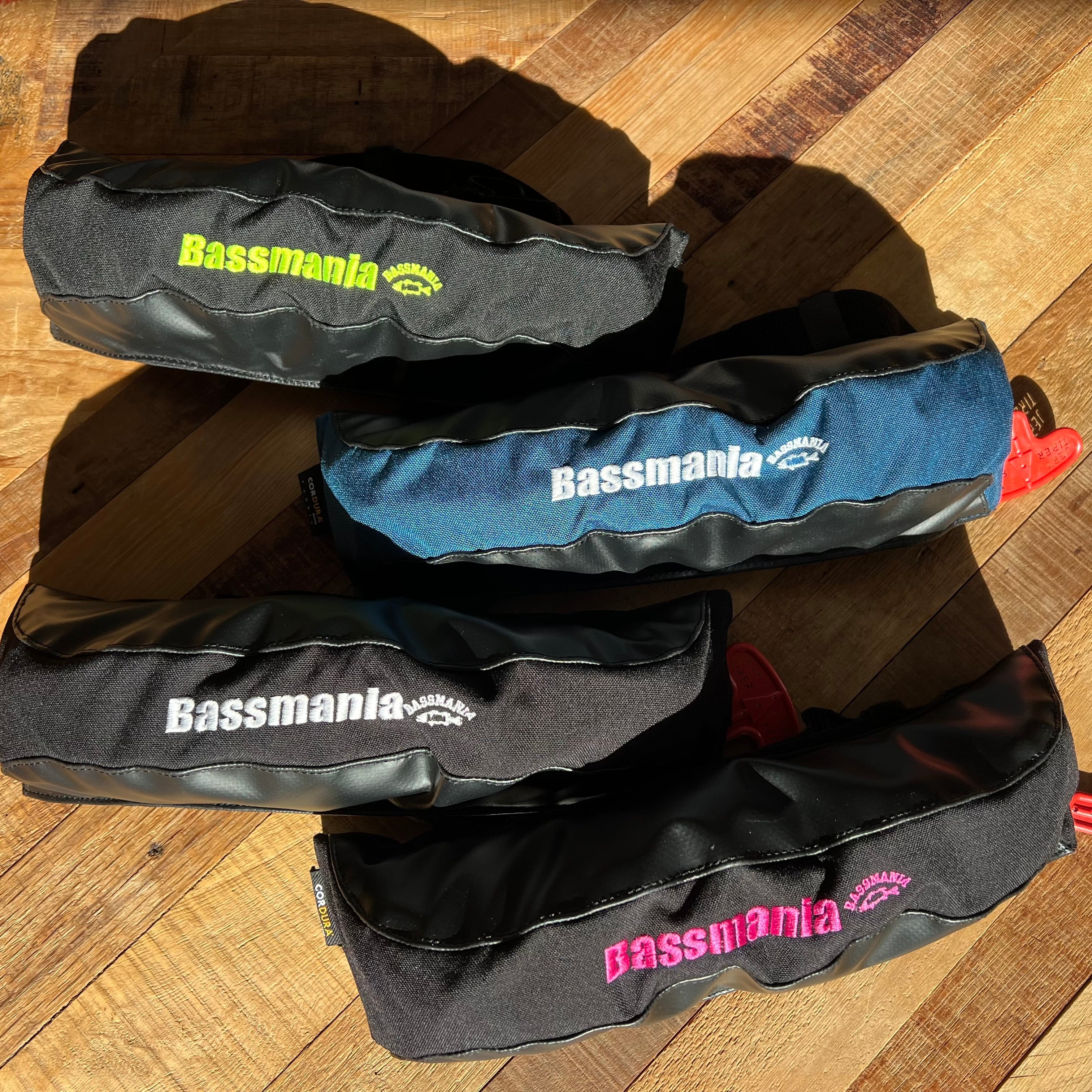 bassmania logo刺繍ウエストタイプ 膨脹式ライフジャケット（水感知機能付き)【ブルーストーム別注】【クーポン使用不可】 |  bassmania.jp