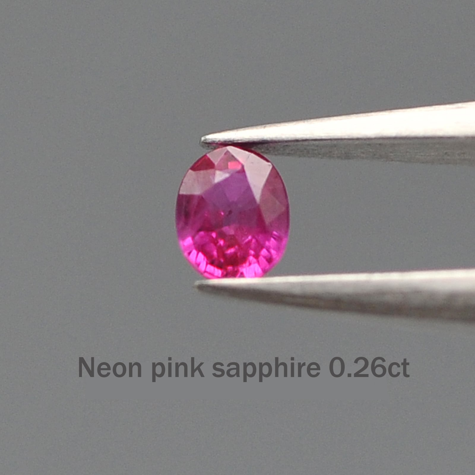 ピンクサファイア 0.26ct ネオンカラー ジェムデータラベル付
