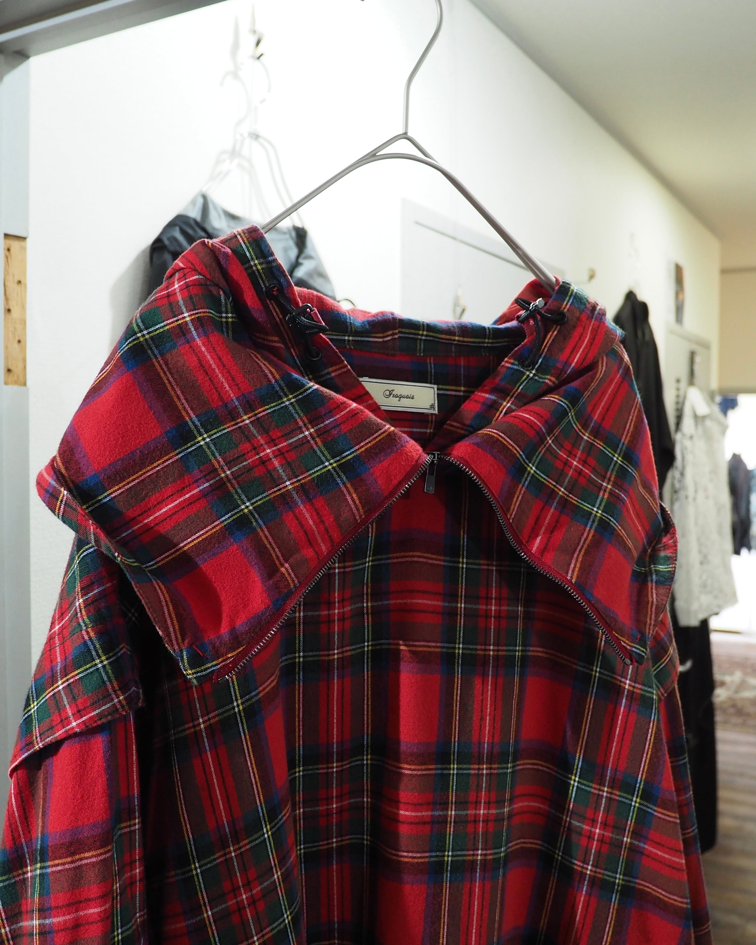 " Iroquois ‐ 変形 " Tartan check pattern Over silhouette Hoodie