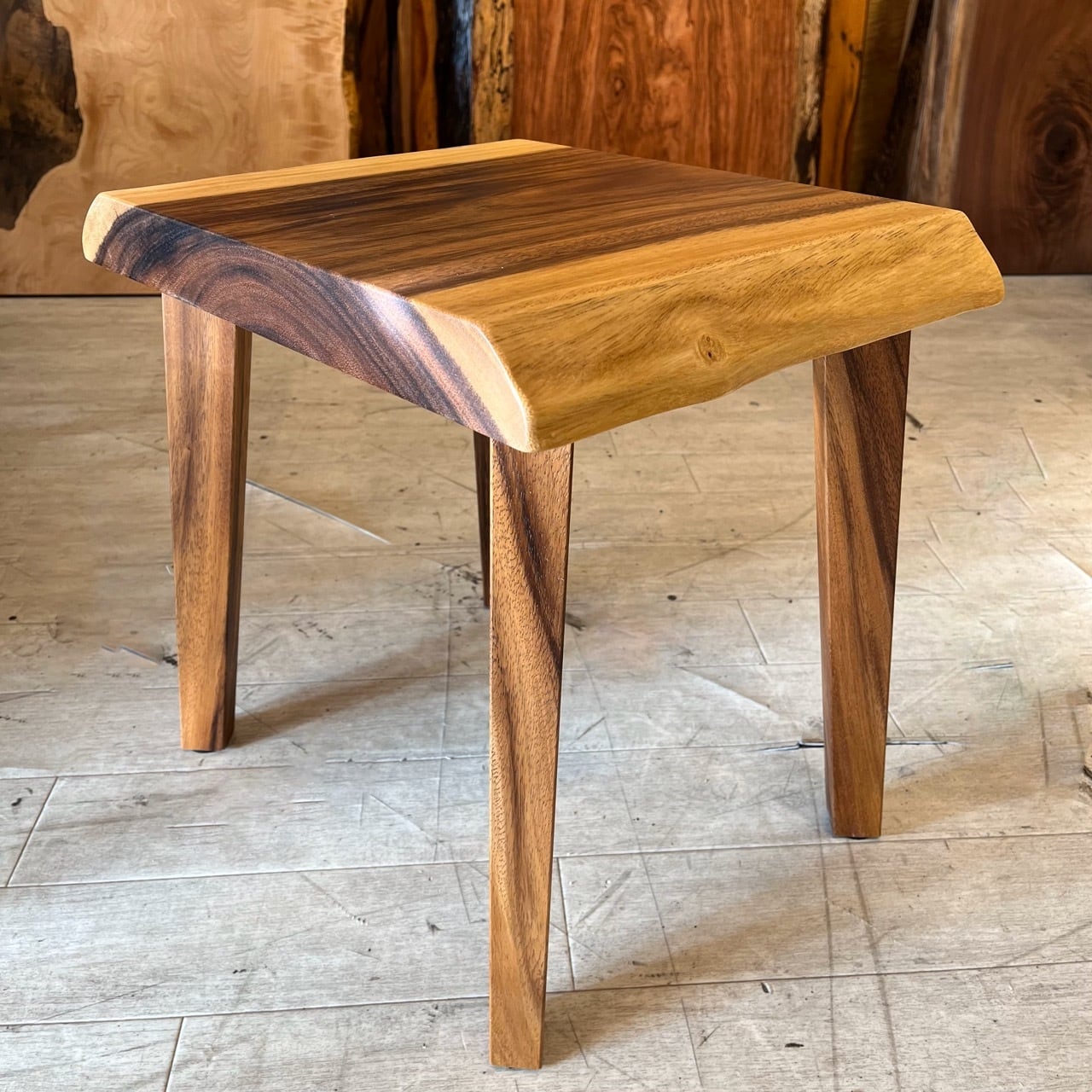 スツールA（モンキーポッド） 475×370×455 | 千年家具 - 一枚板