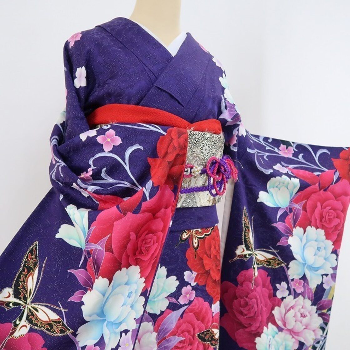 美品 薔薇 蝶 銀通し 着物 成人式 トールサイズ“祝福の言葉に変えて 