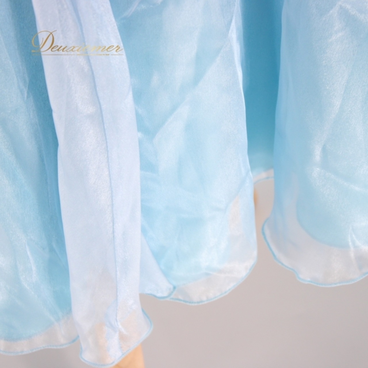 社交ダンス 衣装 スタンダード スカート レッスンウェア オールシーズン Elegance FASHION 無地 シンプル 透け感 清楚 ライトブルー 美しい スカート丈80.5cm ウエスト29.5cm 光沢感 ポリエステル 日本製 おしゃれ シンプルデザイン 軽やか 軽やかさ 夏用 伸縮性 透け感あり