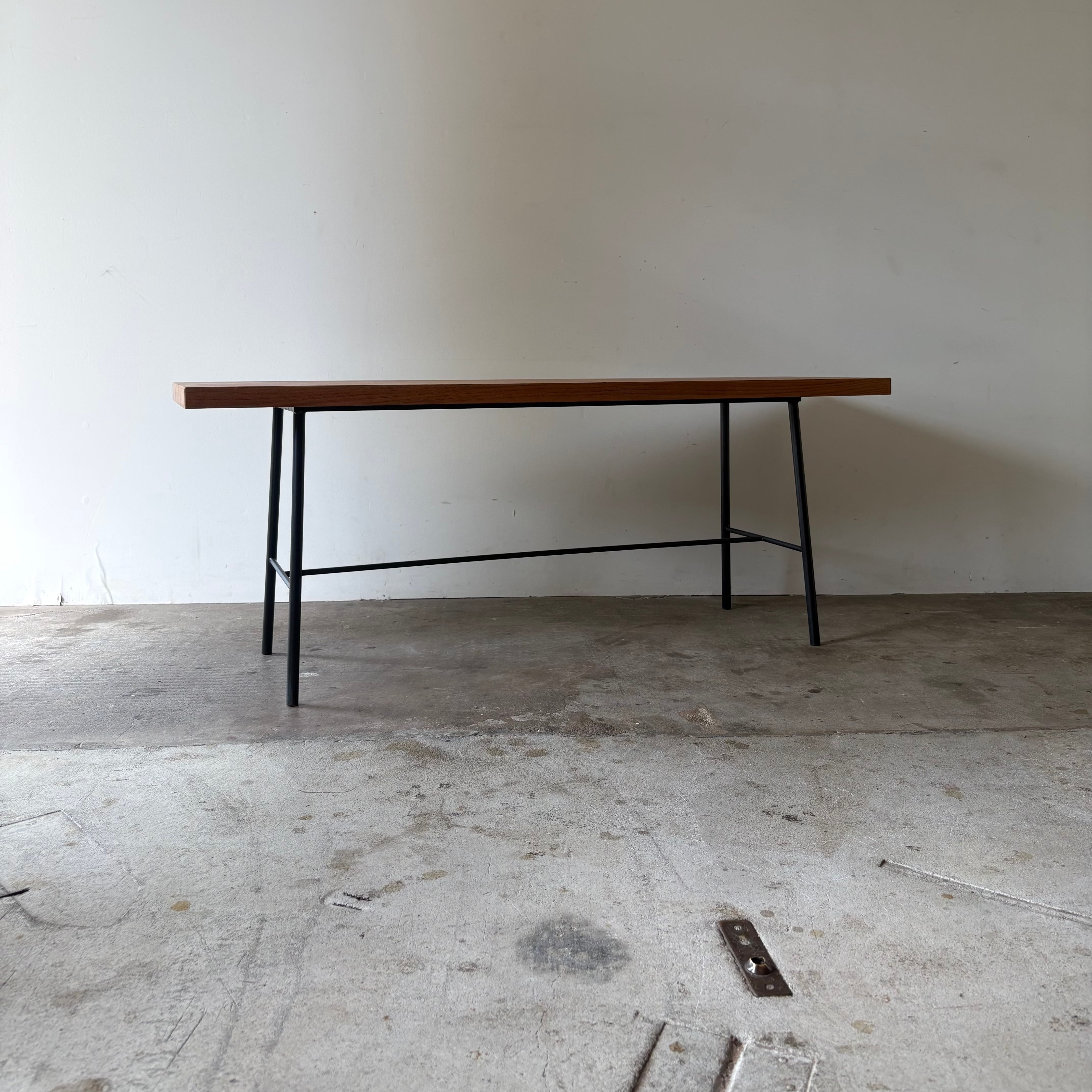 鉄脚のベンチ　1081