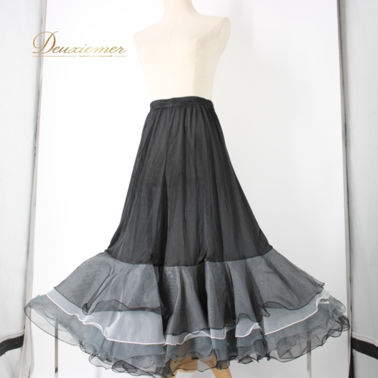 社交ダンス 衣装 スタンダード スカート パニエ ペチコート オールシーズン A vivare アビバーレ ブラック系 ホワイト系 グレイ系 黒 白 おしゃれ ステージ衣装 フェミニン シルエット 薄手 通気性 パーティー フォーマル ゆったり 伸縮性 大人女性 発表会 ダンスイベント スカートコーデ コスチューム お揃い シンプル デザイン ブラックホワイト グレー スタイリッシュ