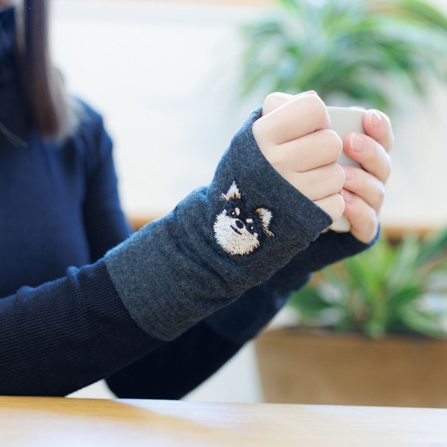 【犬リストマフラー】黒チワワ／東かがわの手袋職人がつくった