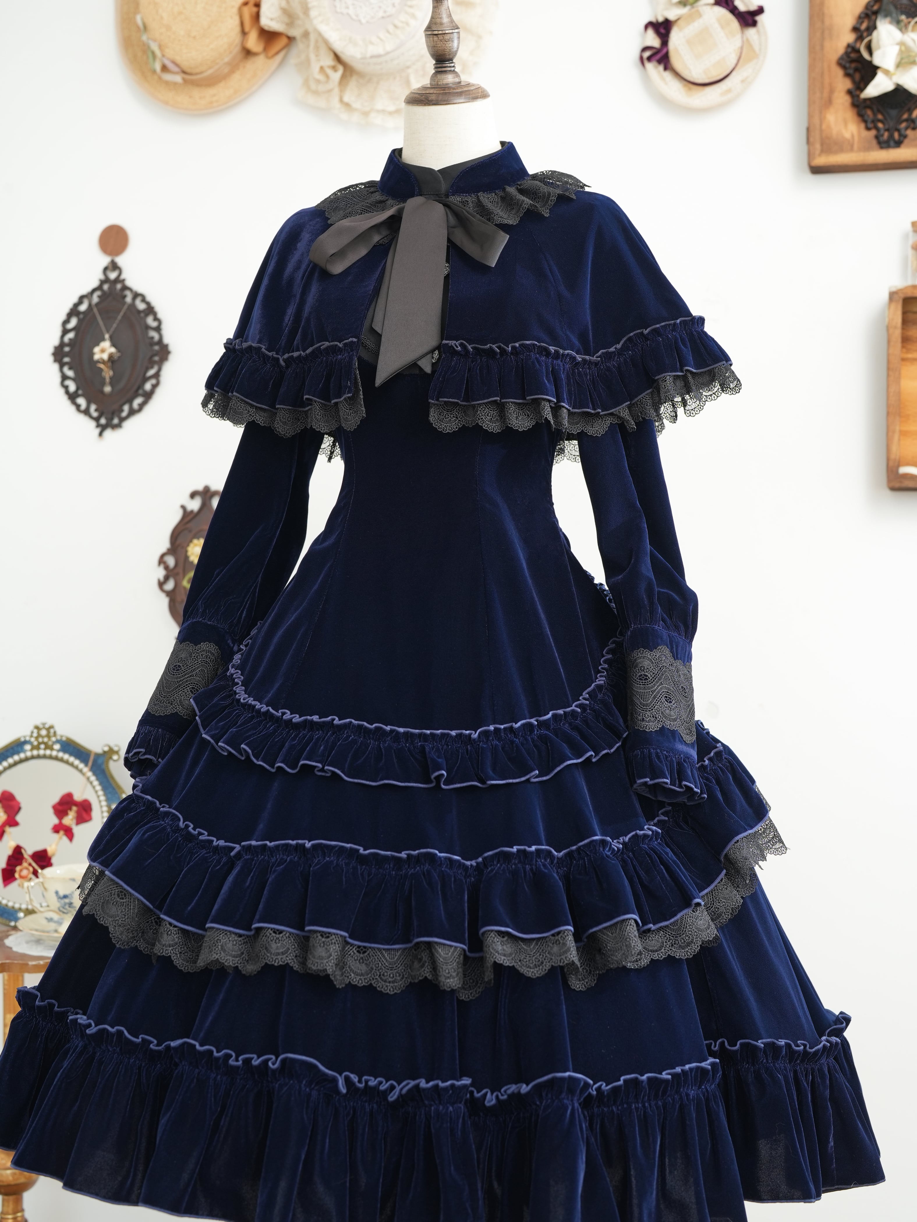 シュヴァルドール ショートケープ付ベルベットワンピース | HoshibakoWorks