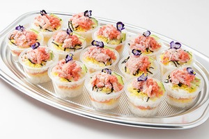 【Lサイズ】ズワイ蟹とスモークサーモンの 華やかちらし寿司【約10人前】