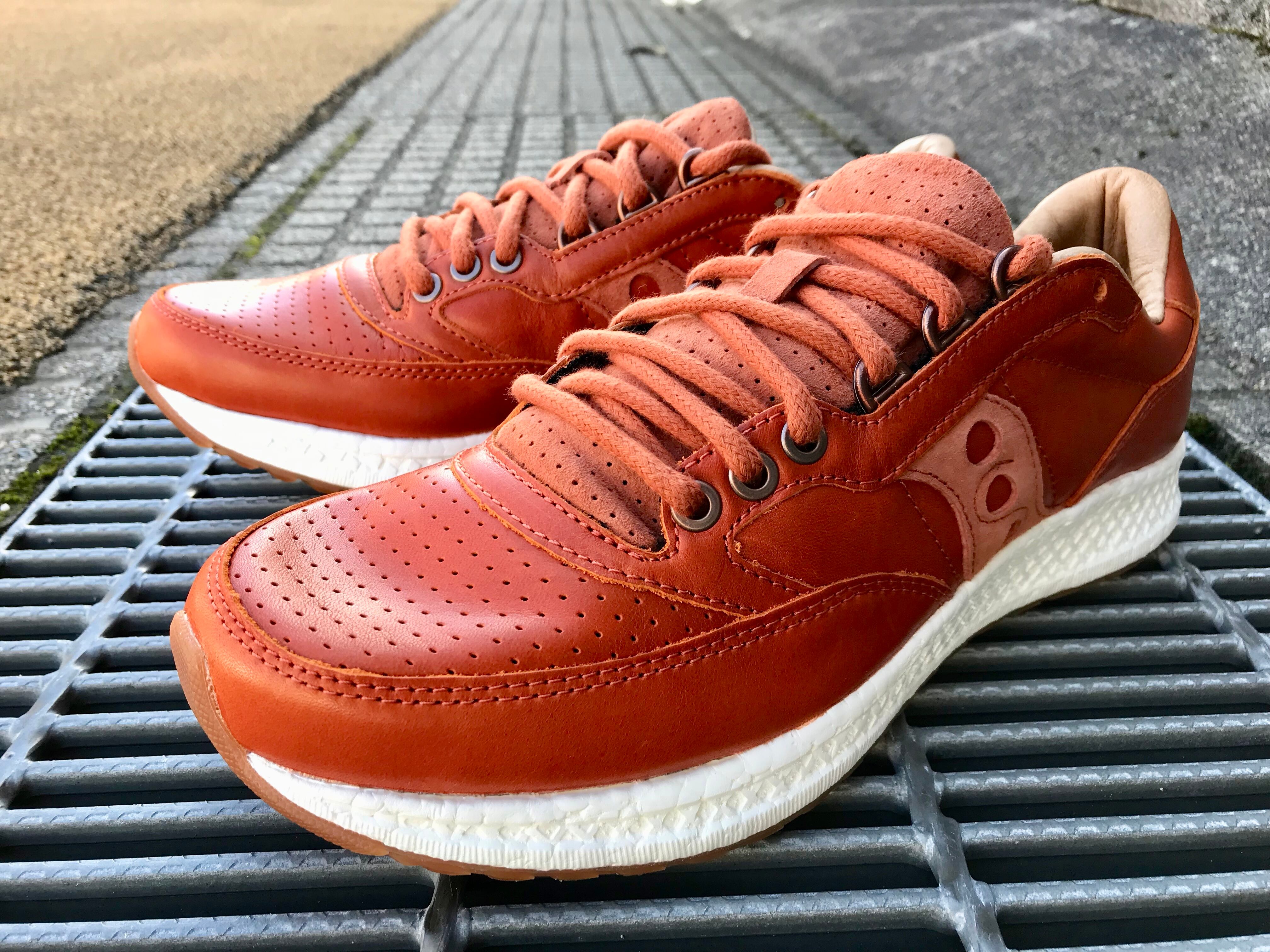 SAUCONY FREEDOM RUNNER (BROWN/TAN) | "JACK OF ALL TRADES" 万屋 MARU