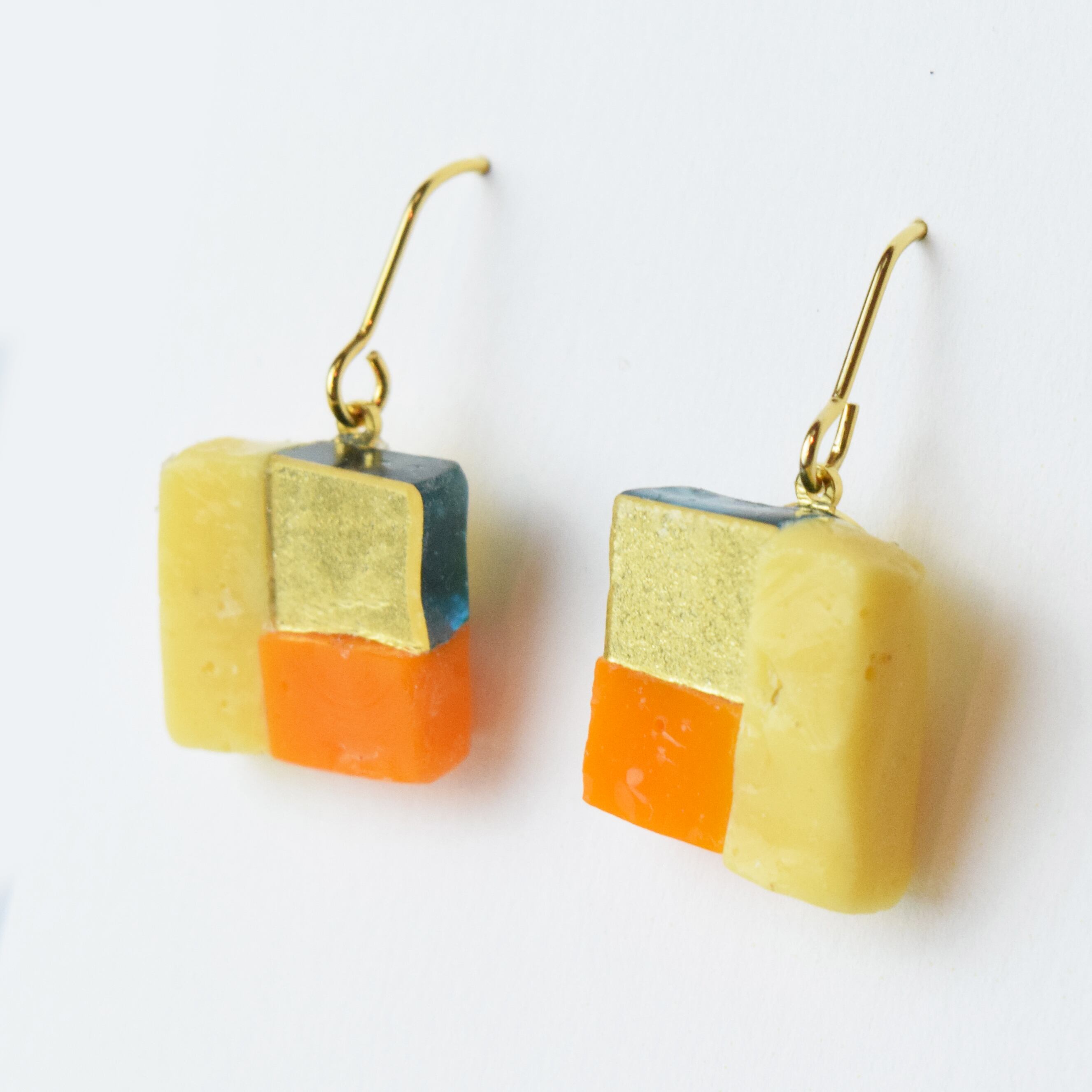 【ベーシック】フックピアスM　黄色×ゴールド×オレンジ