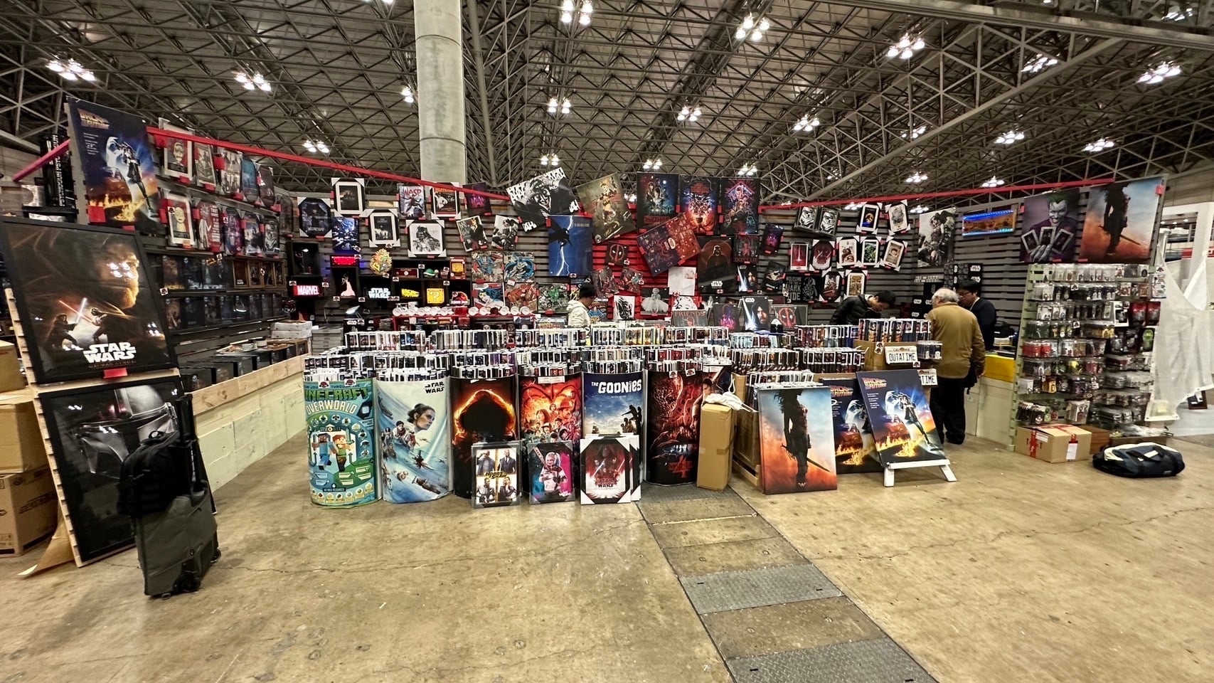 マーベルストアアベンジャーズグッズ缶バッジポスターコレクション