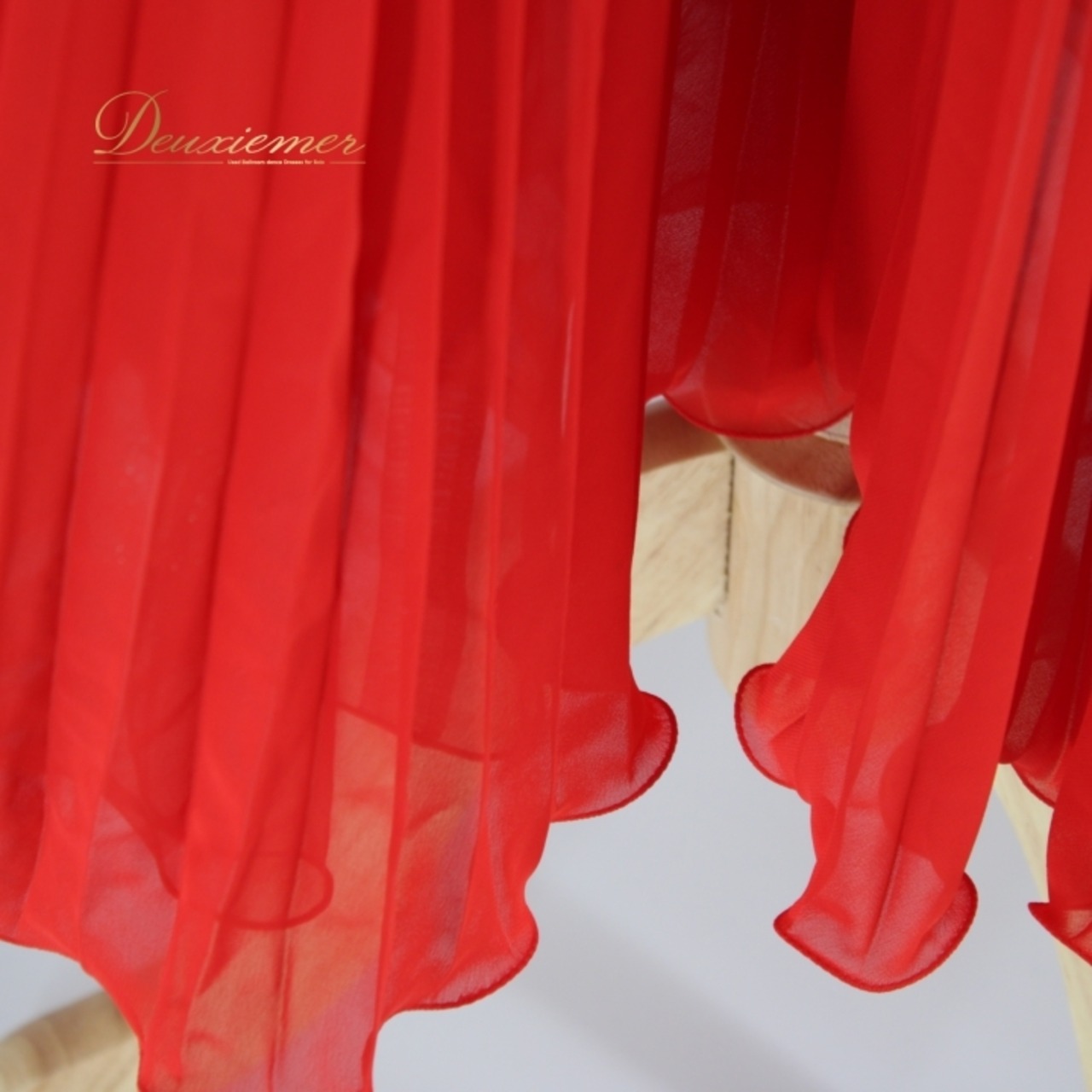 社交ダンス 衣装 スタンダード スカート レッスンウェア 練習着 オールシーズン SEKINE セキネ 赤 レッド系 派手 無地 シンプル プリーツ 社交ダンス衣装 舞台衣装 レディース おしゃれ かわいい 大人用 フェミニン デイリーユース 薄手 丈夫 ポリエステル素材 プリーツスカート 動きやすい オールマッチ スタイリッシュ 体系カバー 丈74cm ウエスト31cm~ 練習用 イベント 文化祭