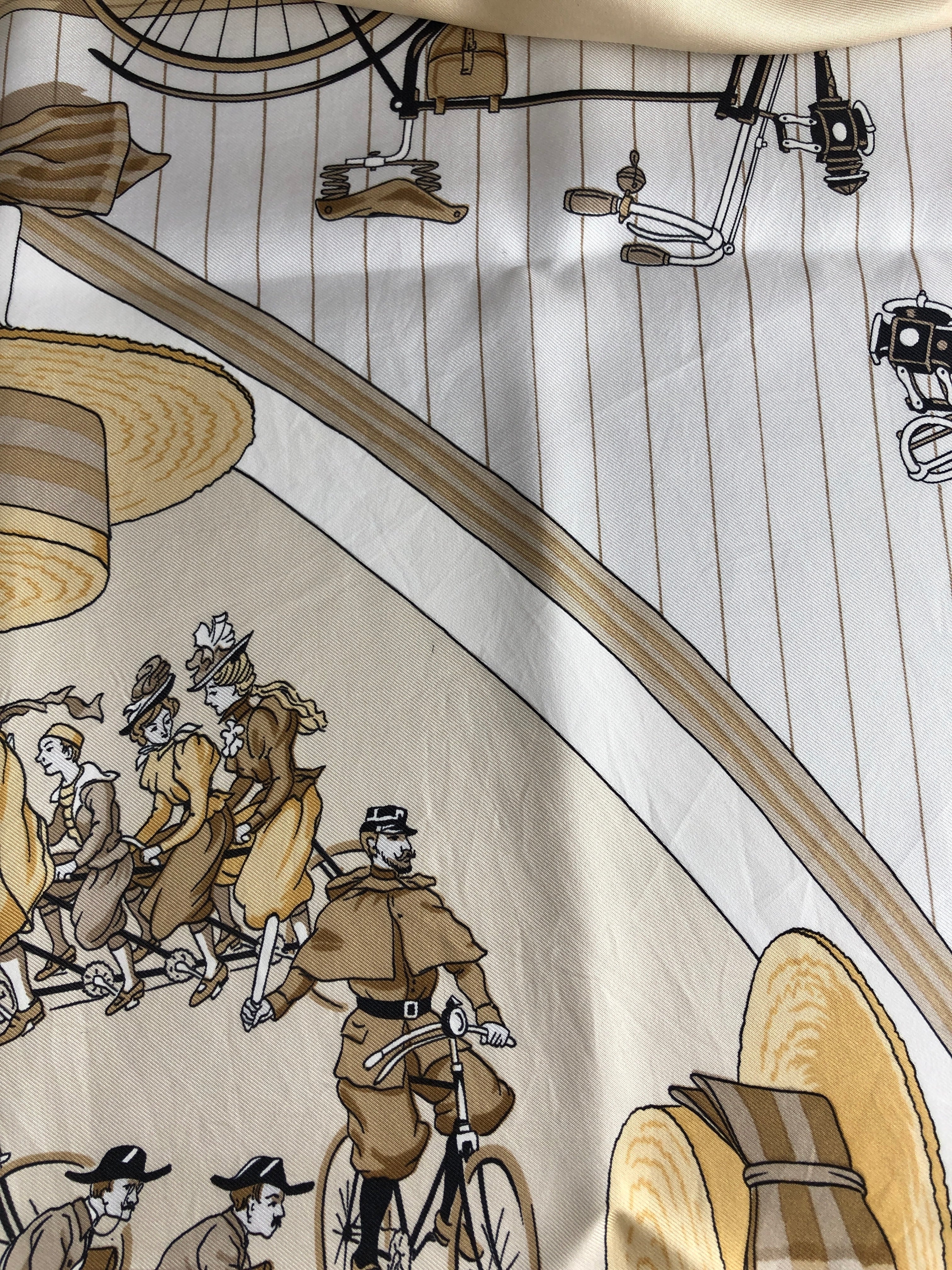 HERMES エルメス カレ90 スカーフ ベージュ シルク LES BECANES