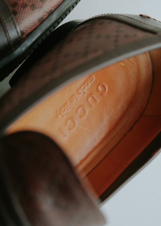 00's GUCCI diamond-embossed leather penny loafers