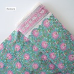 ブロックプリント生地【50cm単位】インド綿 片耳ボーダー付き 花柄B エメラルドグリーン×蛍光ピンク #19537-GR3【再入荷】