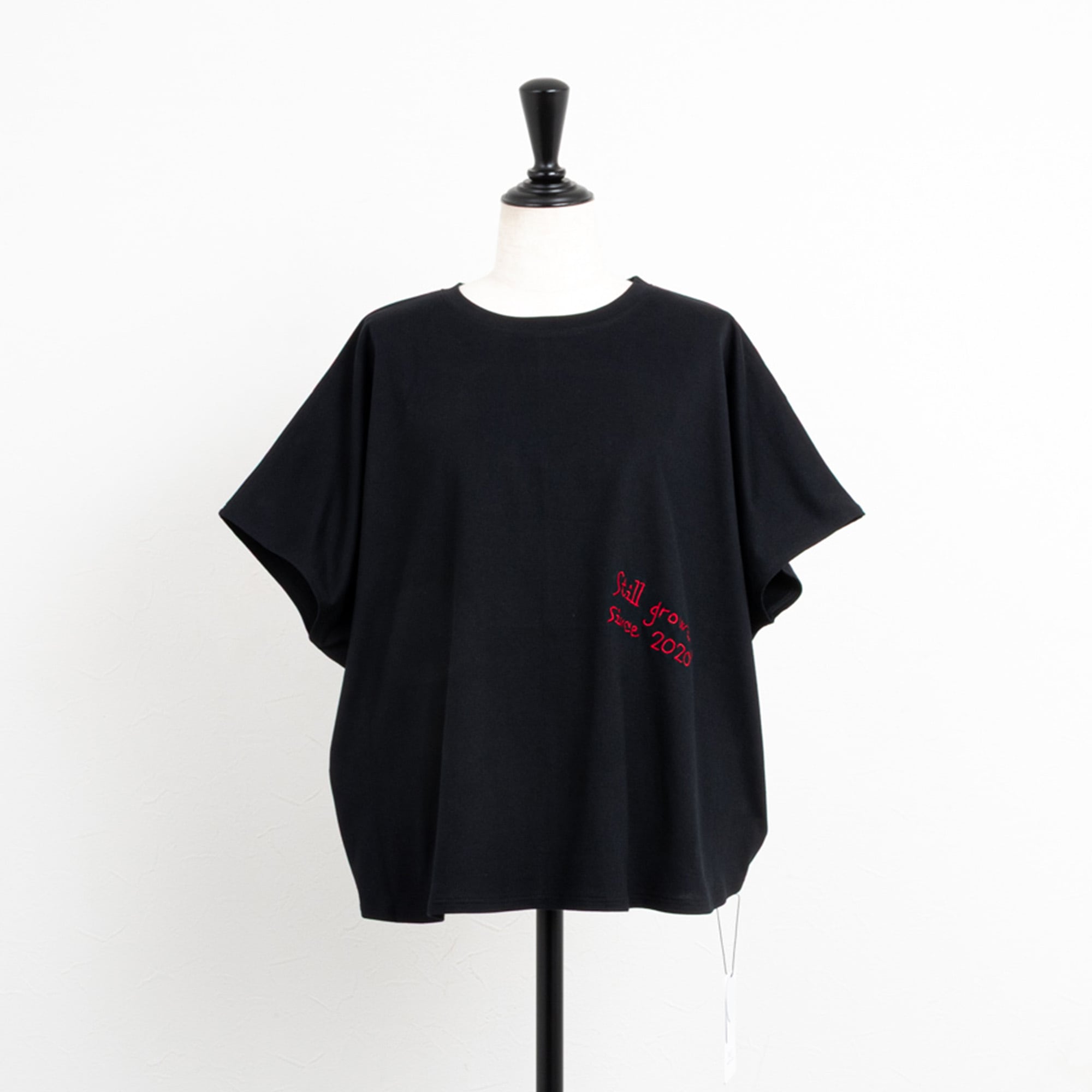 QTUME／クチューム】ドルマンスリーブ手書き風刺繍ロゴTシャツ