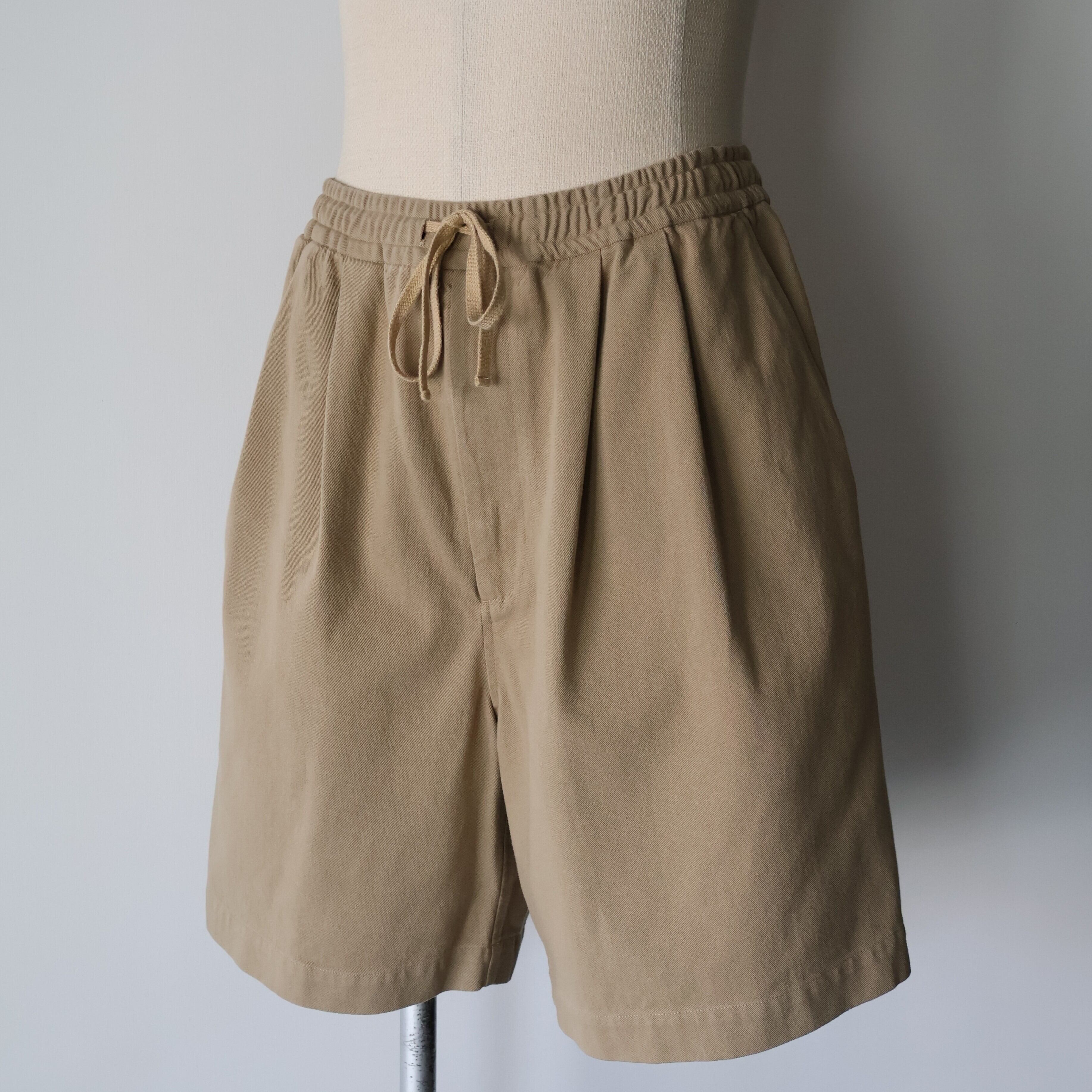 awasa “ hard twist cotton twill wide easy shorts ( Khaki )” | H
