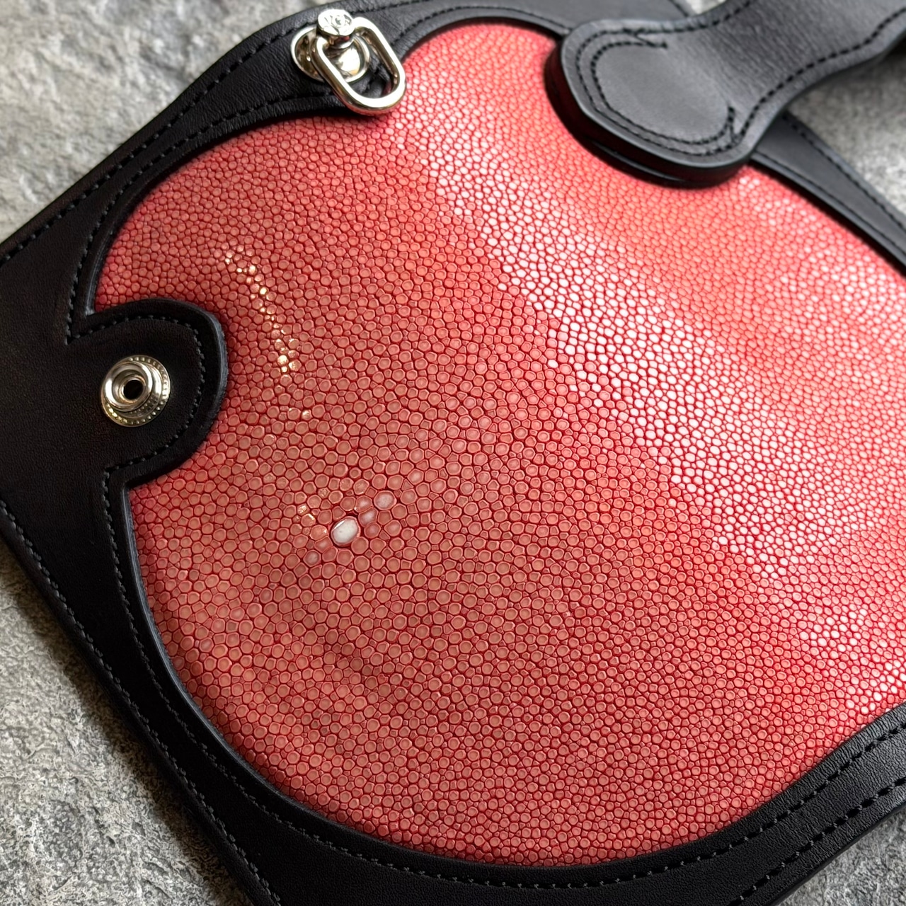 【直営店限定商品】ライダースウォレット リンガー インレイ スティングレイ(サーモンピンク)