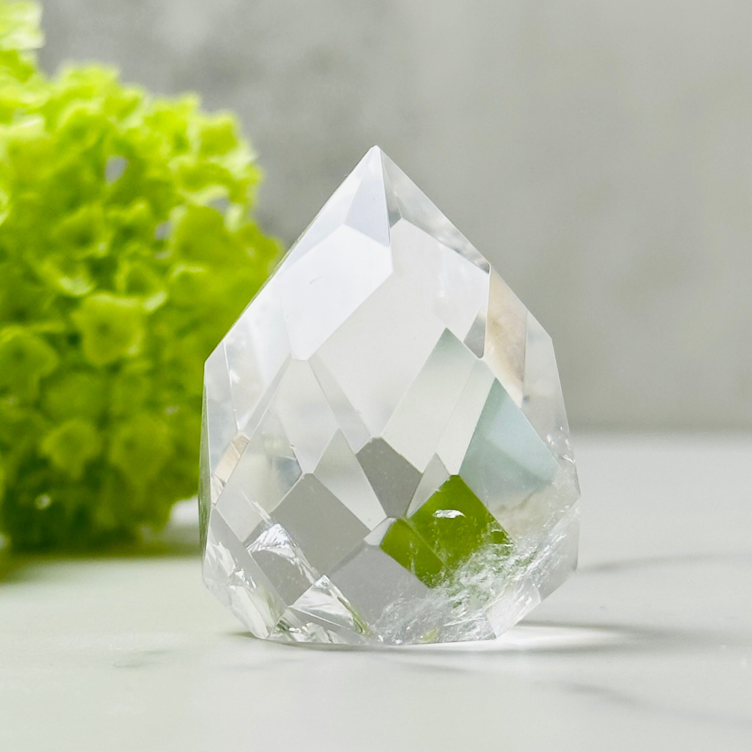 高品質　透明　虹入　クリアクォーツ　ダイアモンド　スタンド付 高品質 透明 虹入 クリアクォーツ ダイアモンド スタンド付 【公式通販】