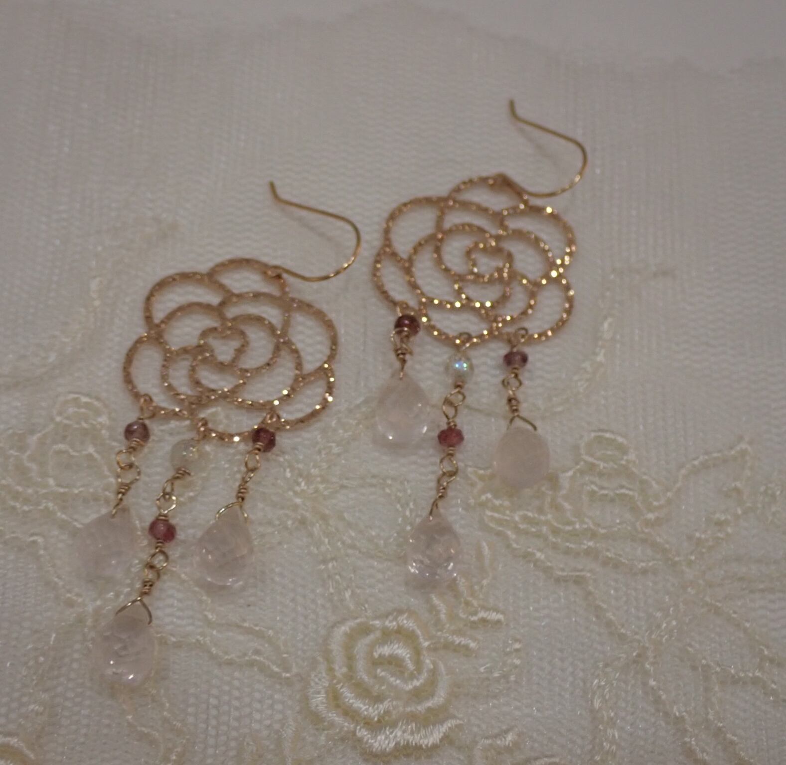 18金薔薇のシャンデリアクォーツローズクォーツ&ピンククォーツ