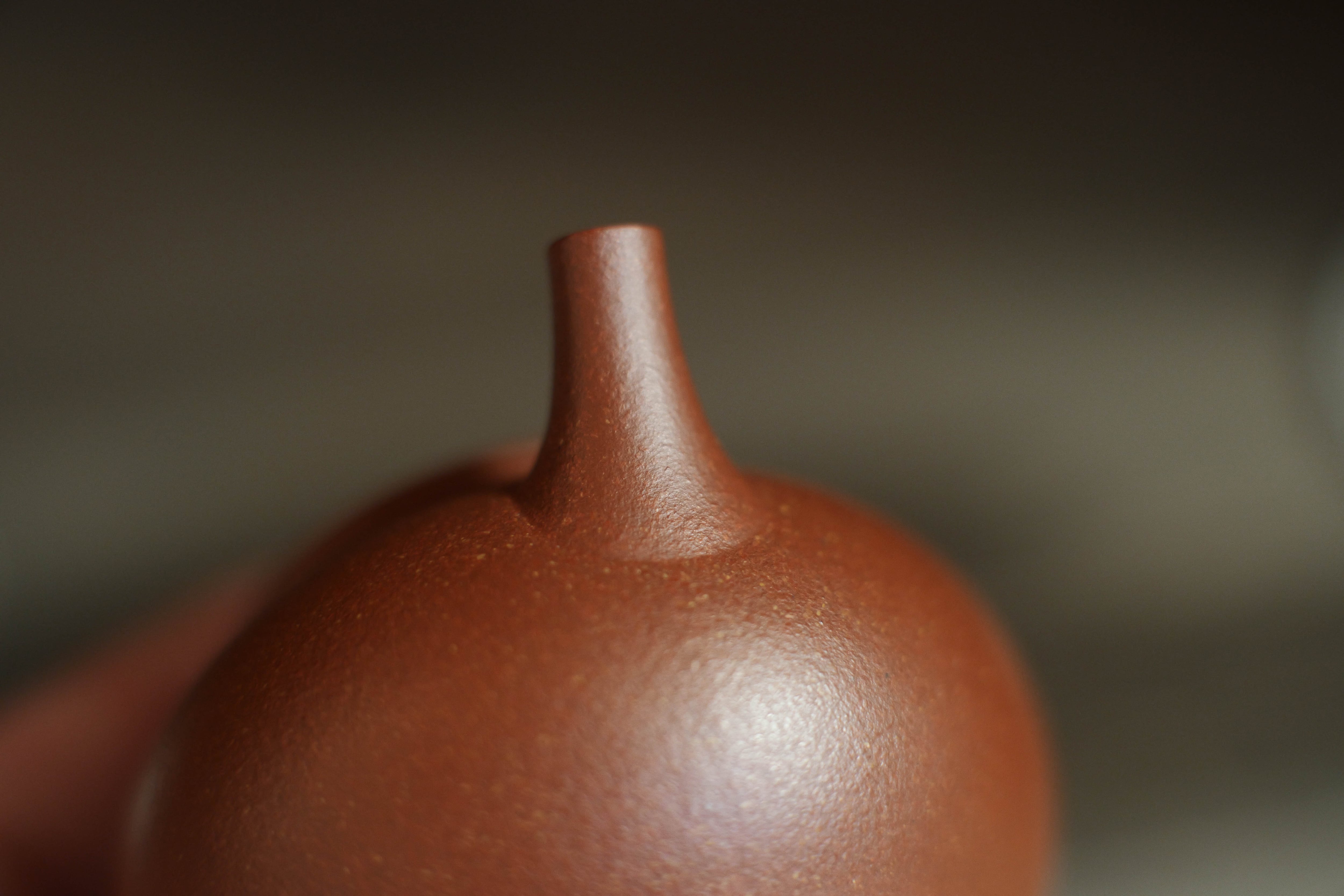 宜興紫砂壺「小巨輪（珠）」（約110cc)・降坡泥 | 北白川糕糰店