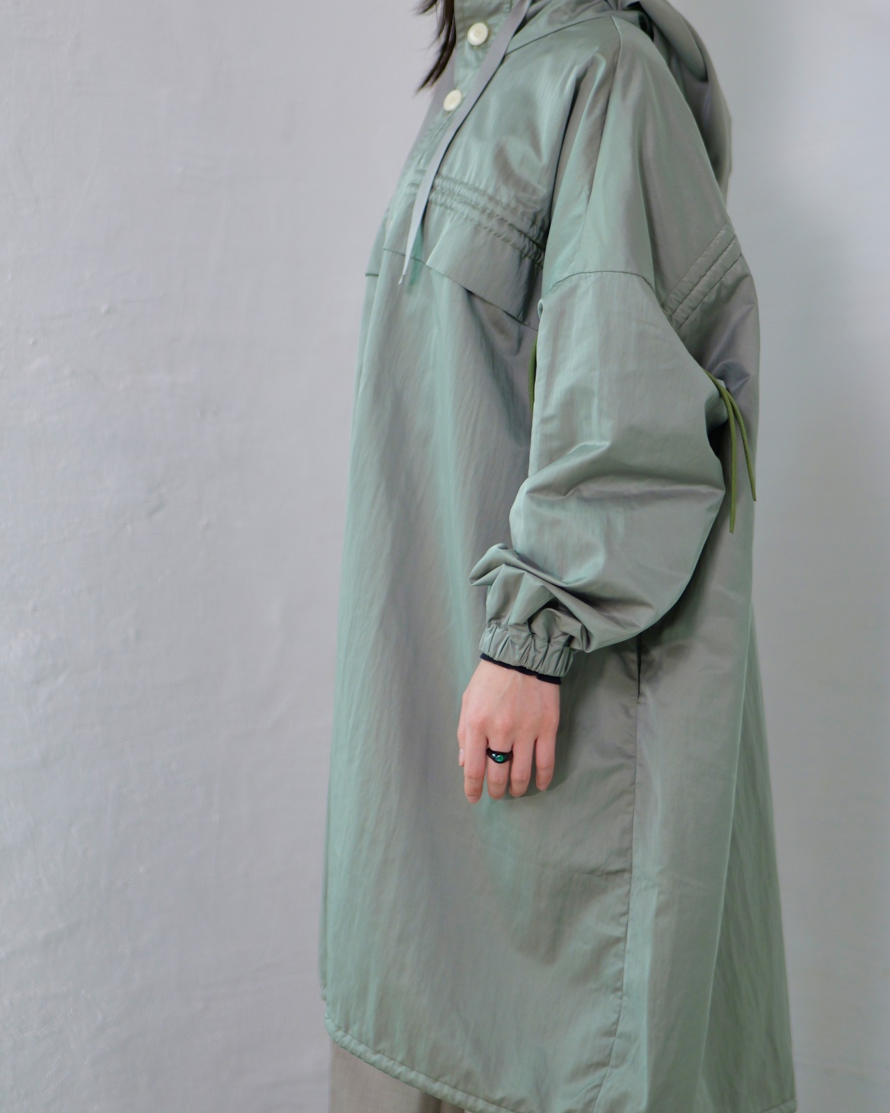 to-te - Drawstring Square Coat ：Slate Green｜撥水素材／微光沢／ドローストリング／スクエアコート