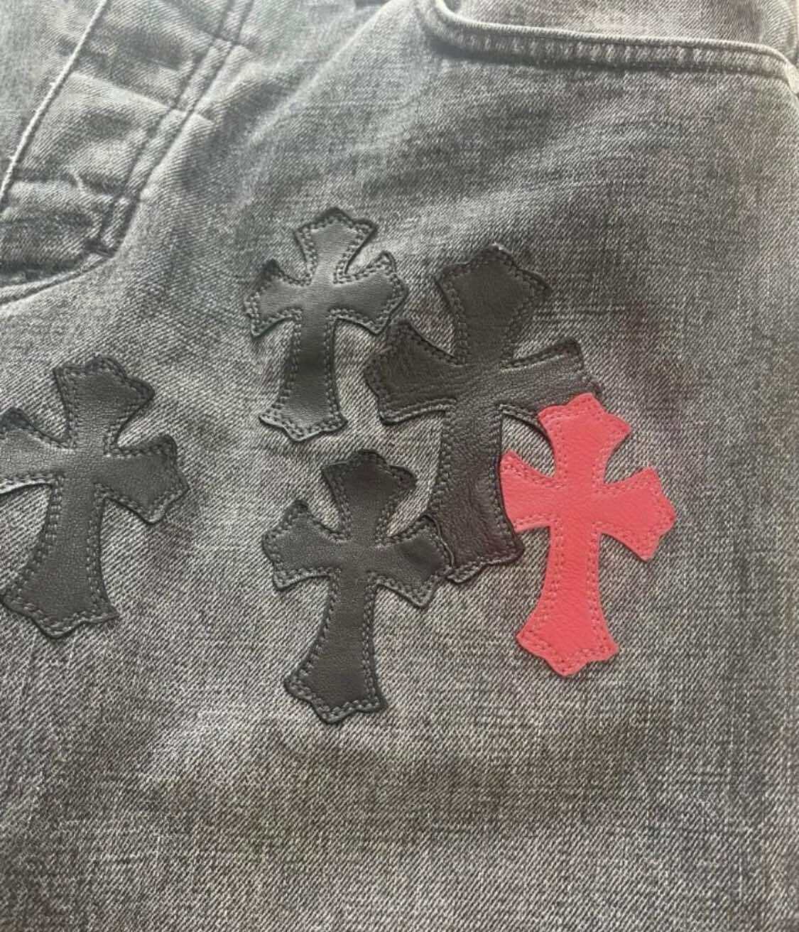 クロムハーツ クロスレザーパッチ デニムパンツ 34 グレー 赤黒クロス CHROME HEARTS クロムハーツ デニムパンツ 赤黒クロスパッチ ジーパン