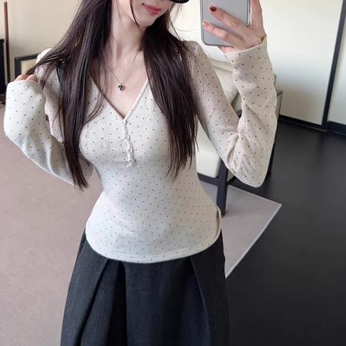 3色／Vネックハーフボタントップス ・74823