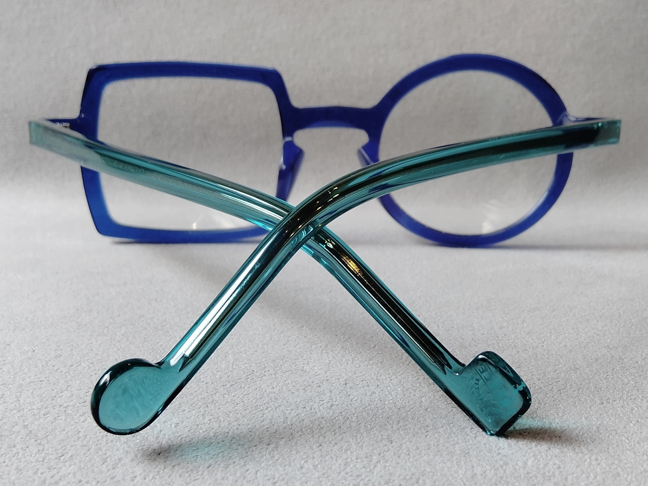 XiT eyewear（エックスアイティ）「V 119 / 008」BLUE Translucent