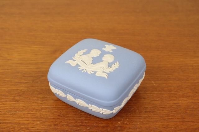 ウェッジウッド　ジャスパー　小物入れ　ダイアナ妃　成婚　1981年　スクエアボックス　ペールブルー　WEDGWOOD　イギリス　ヴィンテージ　く180-5