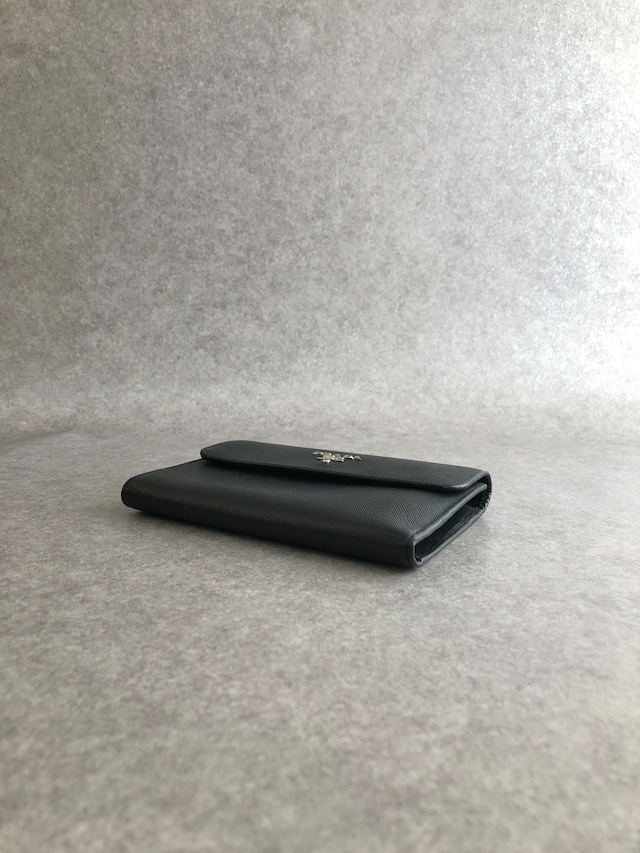 PRADA プラダ 財布 ブラック ロゴ サフィアーノレザー 2つ折り vintage ヴィンテージ オールド gfnuwt