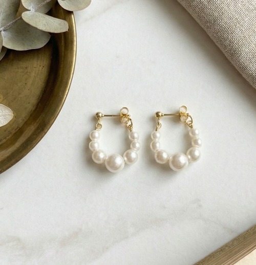 クリスタルパールのフープピアス　イヤリング　フォーマルからカジュアルまでこれ1つ