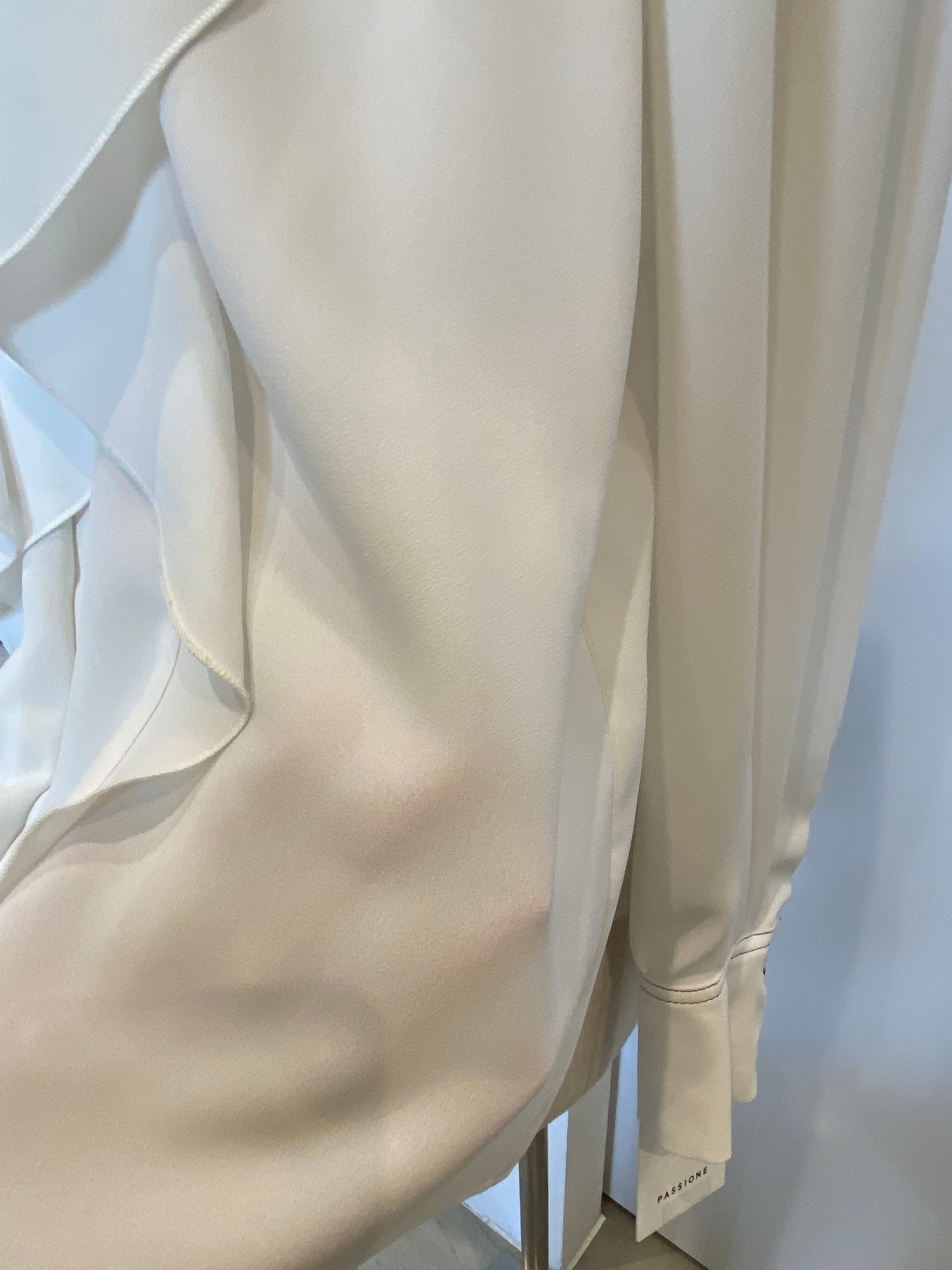 【PASSIONE】ラッフルフリルボウタイブラウス 426919