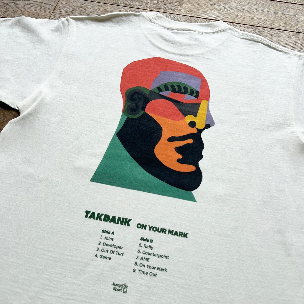 TAKDANK - On Your Mark Tシャツ（ホワイト） | Jazzy Sport