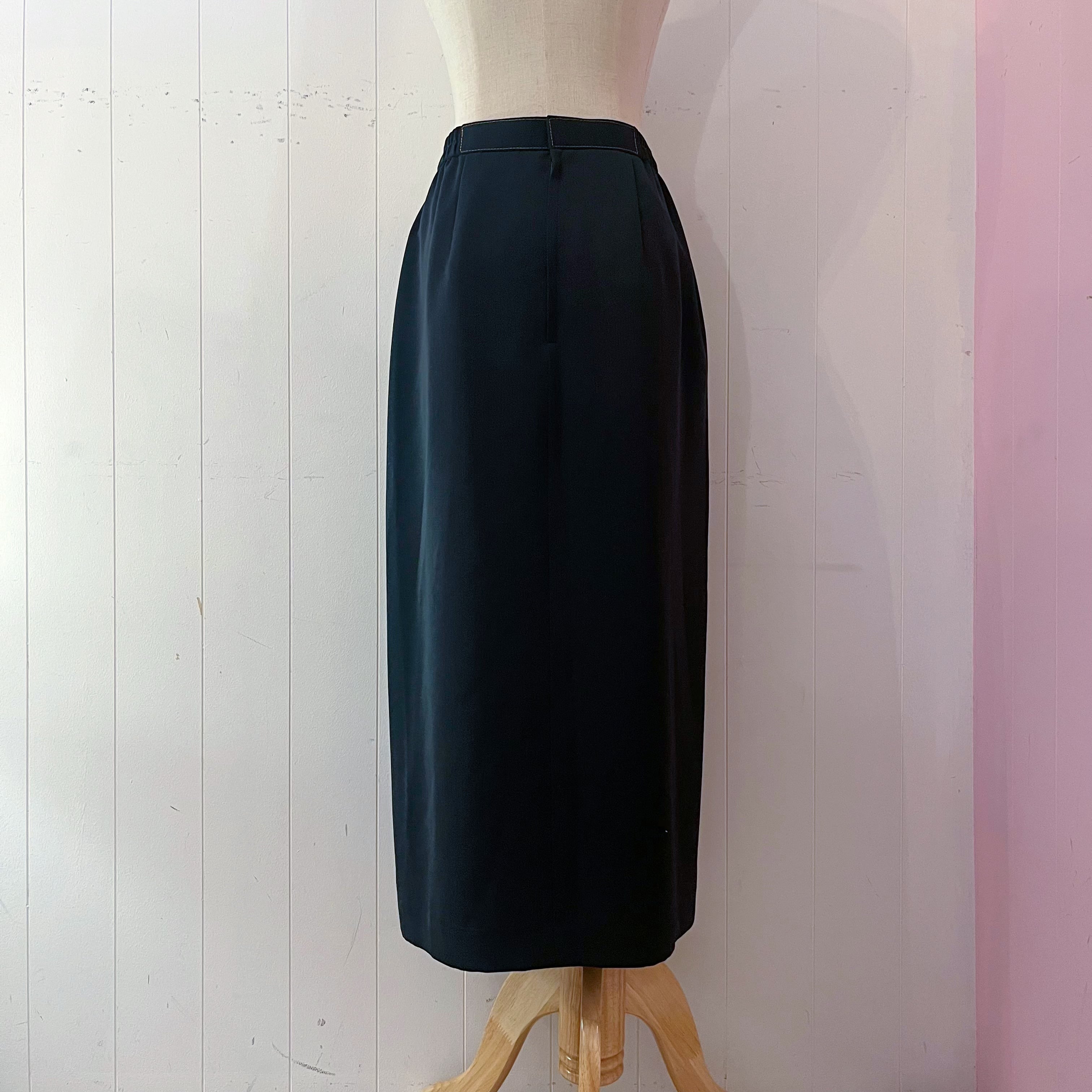front slit button black skirt