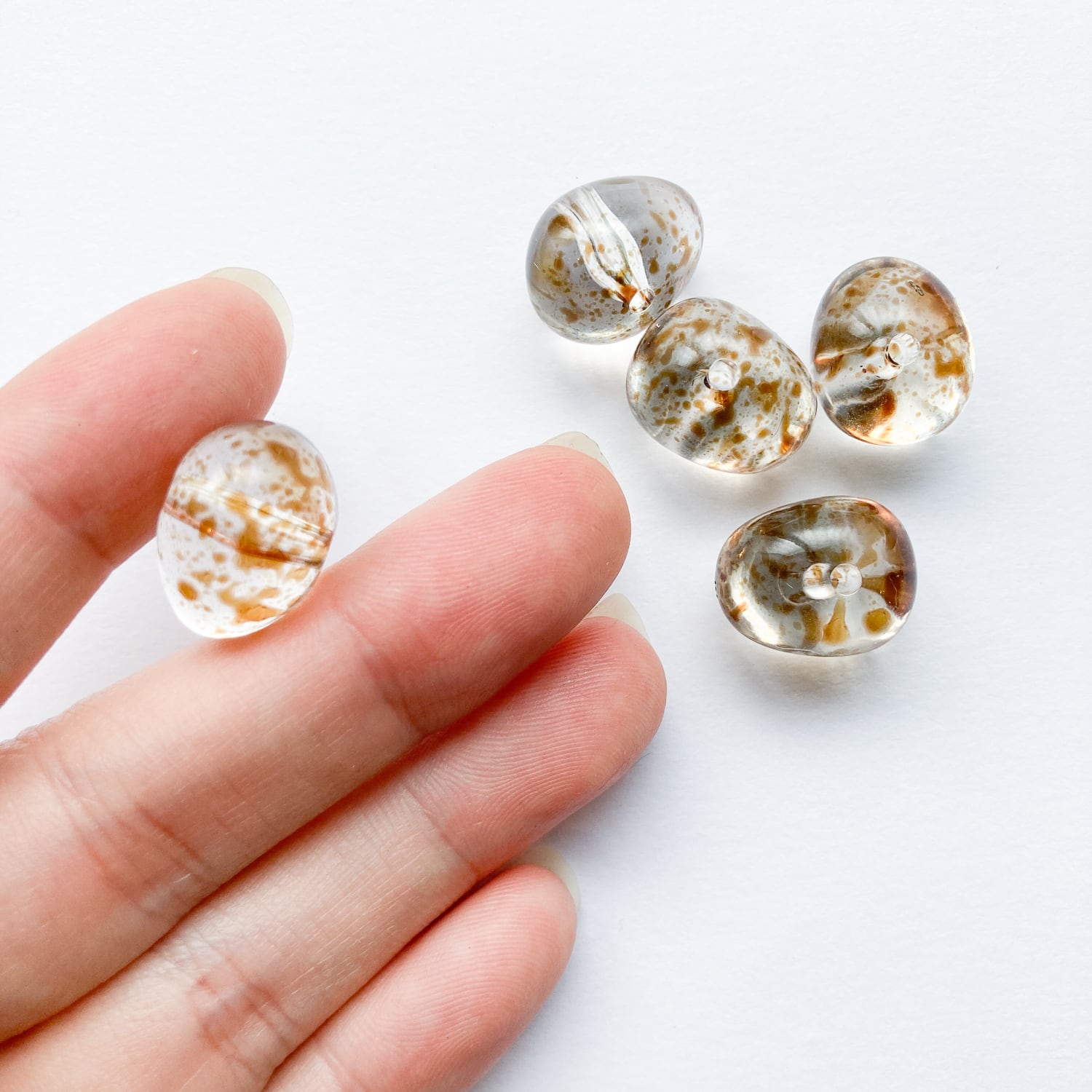 再入荷〉にじみ模様卵クリアビーズ（16mm） | Dua-アクセサリーパーツ