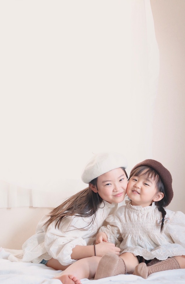 【取寄】たっぷりギャザーのガーリーなスカラップ刺繍ブラウス