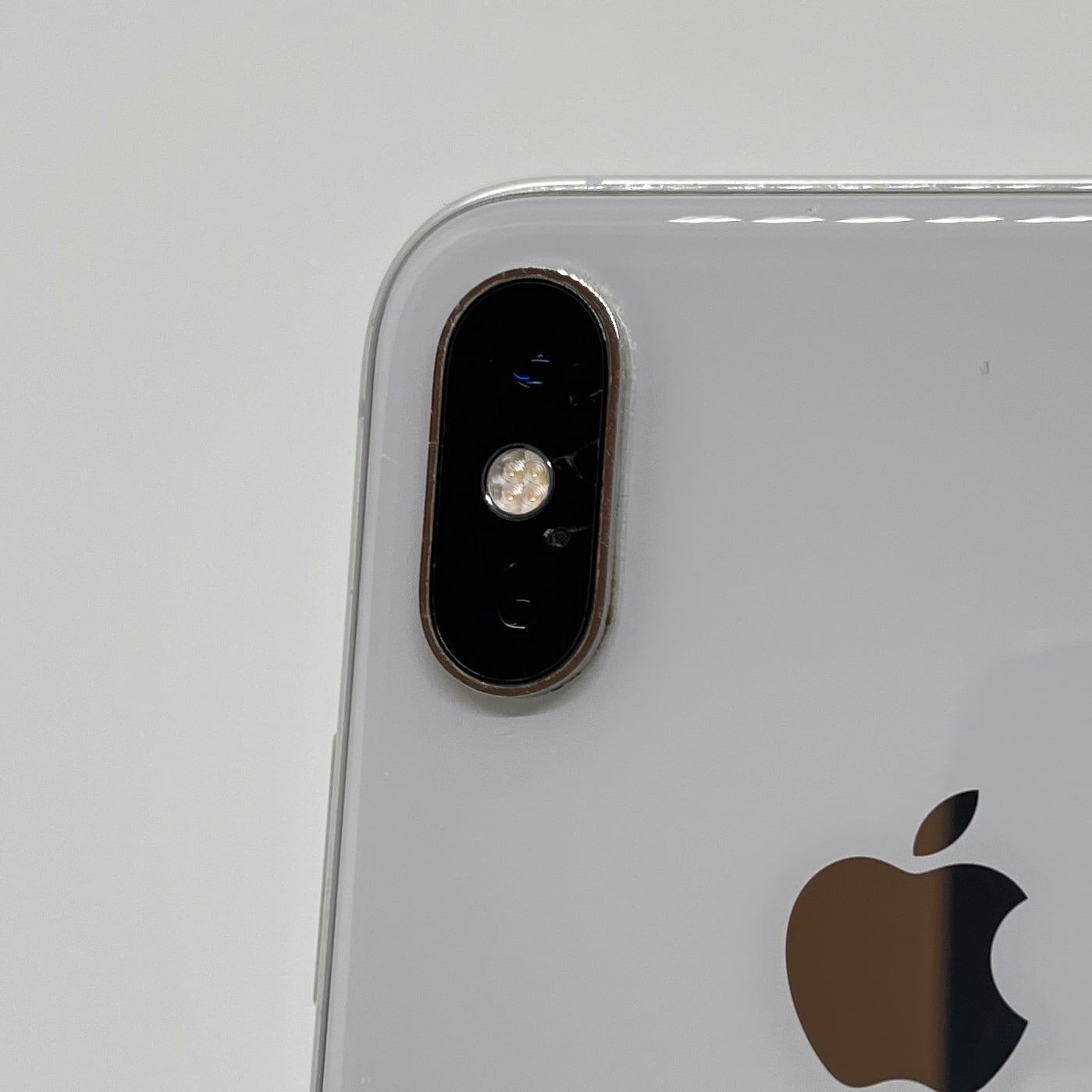 アウトレット/激安】iPhoneXs 64GB シルバー【SIMロック解除済み