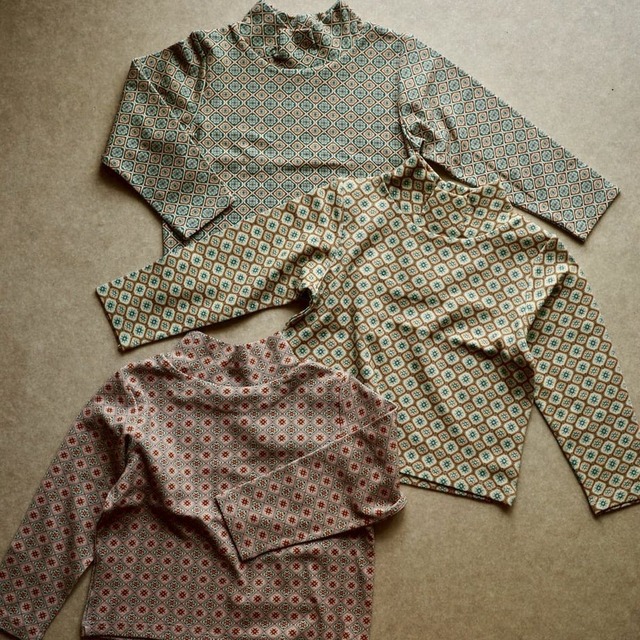 即納andpal &pal アンドパル　レトロ柄ハイネックT　