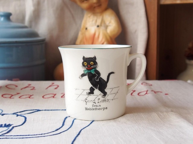 イギリスアンティーク　黒猫　GOOD LUCK CATのマグカップ