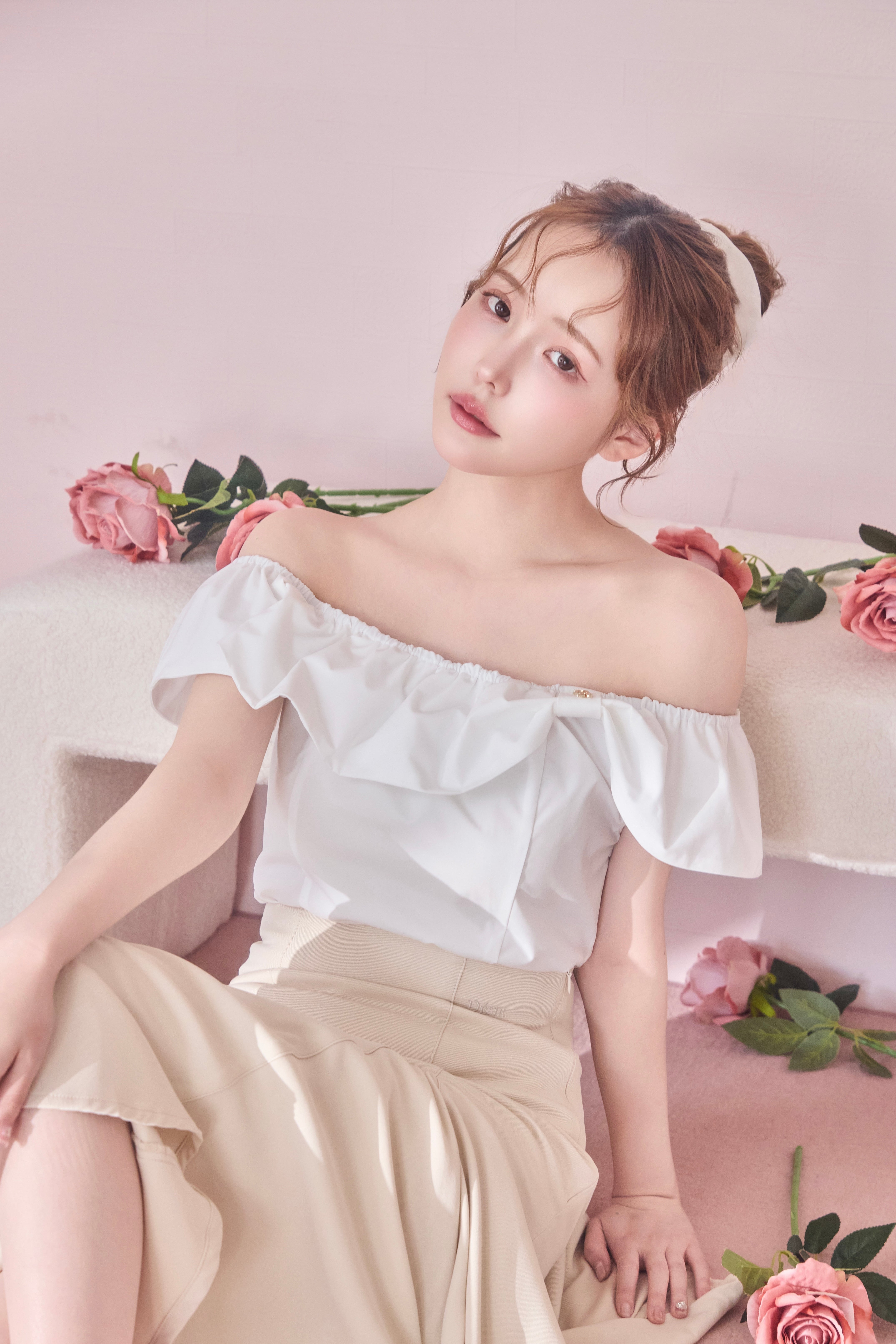 big frill off shoulder blouse(white) | Désir et Raison