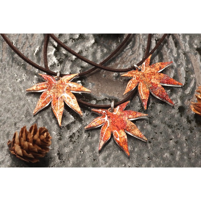 秋の彩り 紅葉ネックレス