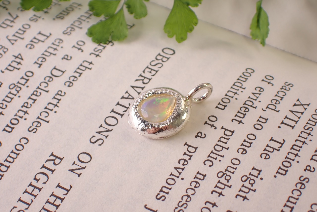 オパールペンダントトップ シルバー925 [D11‐126]