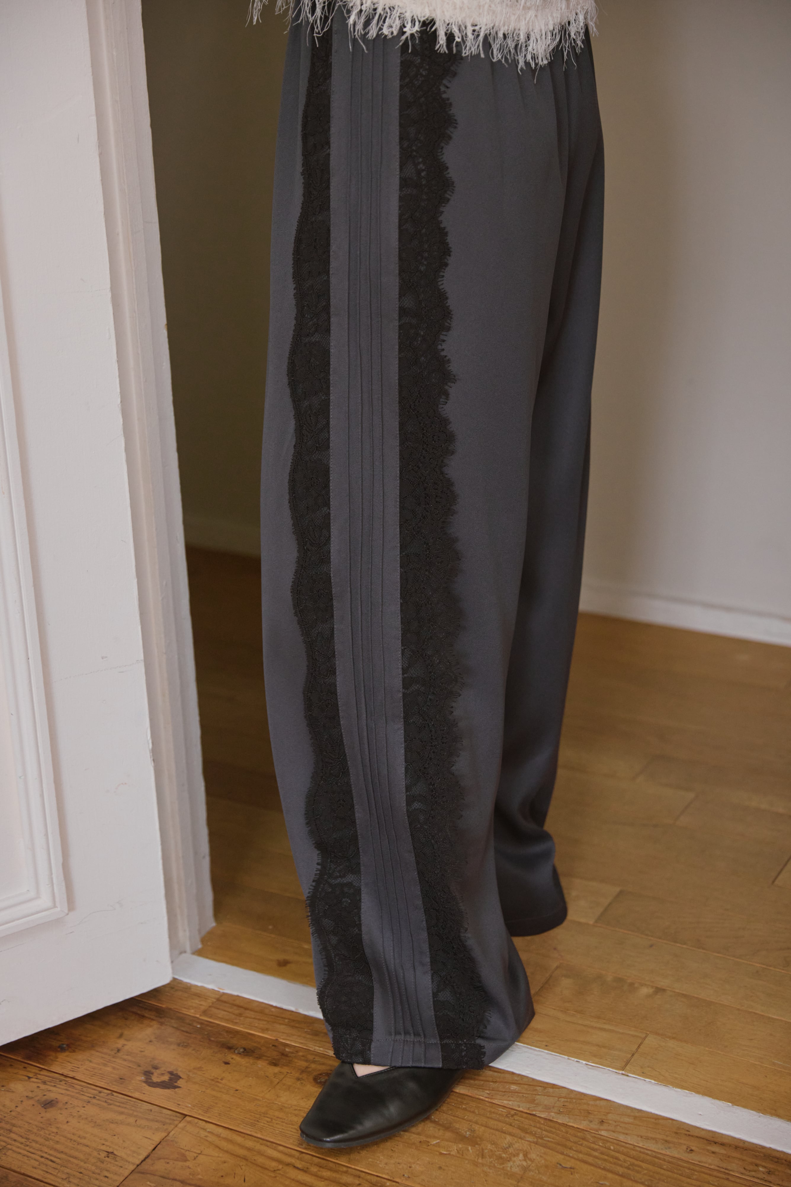 AM139028 lace docking pants